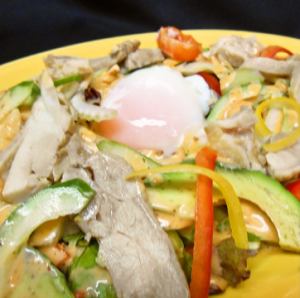Steamed chicken and avocado hump-style salad (L)