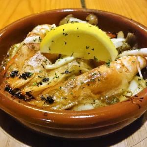 Head-on red shrimp ajillo