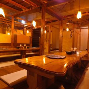 The charter can be seated for 85 people, and up to 100 people for standing meals! Please feel free to contact us!