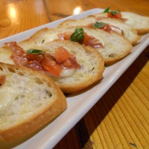 Bruschetta with prosciutto and mozzarella