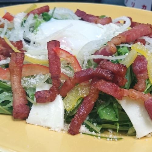 Thick sliced bacon and hot ball Caesar salad (L)