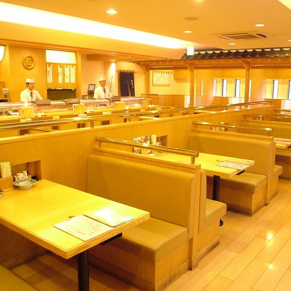 We recommend the slightly raised seating area for banquets and families welcoming guests from out of the prefecture!