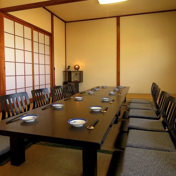 【2階個室】襖で分ける事の出来る個室は、繋げて宴会場として利用することも◎各種宴会はもちろん！ご家族の集まりや食事会にもご利用いただけます。