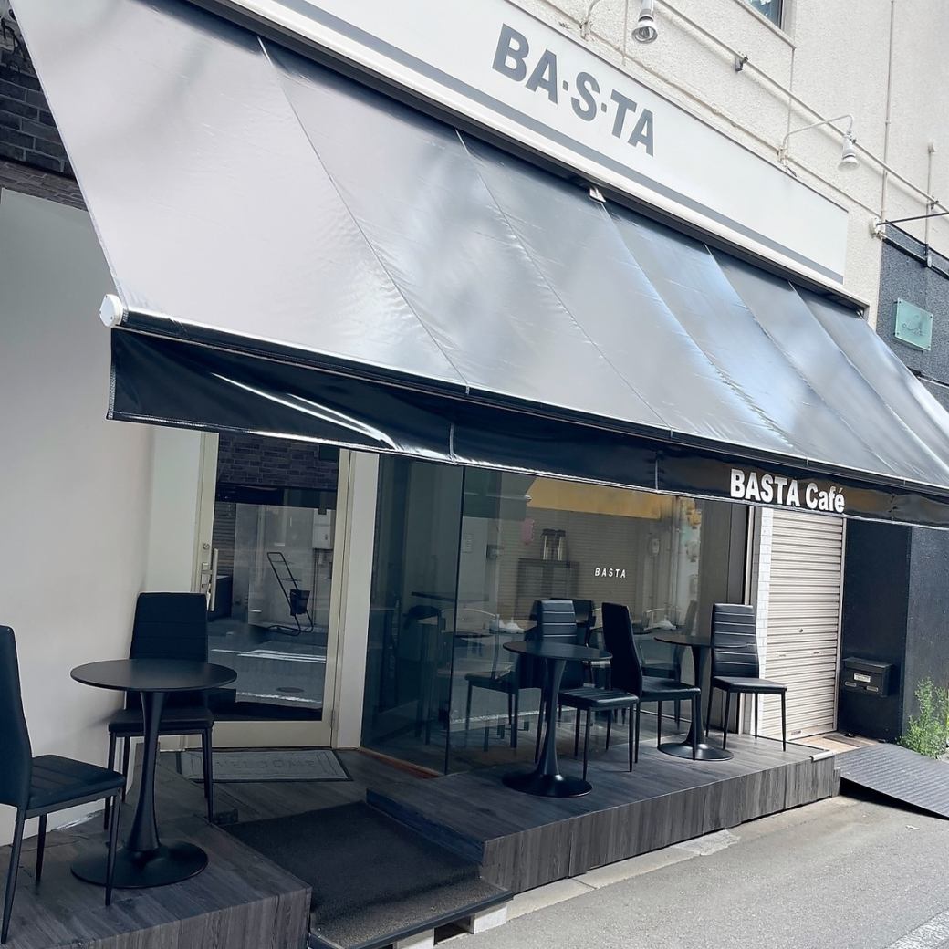 内装がおしゃれな店内で料理をご堪能下さい！