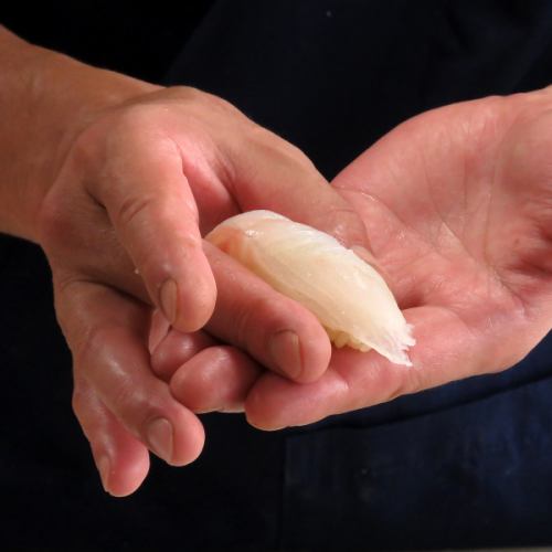 職人が握る本格鮨を堪能