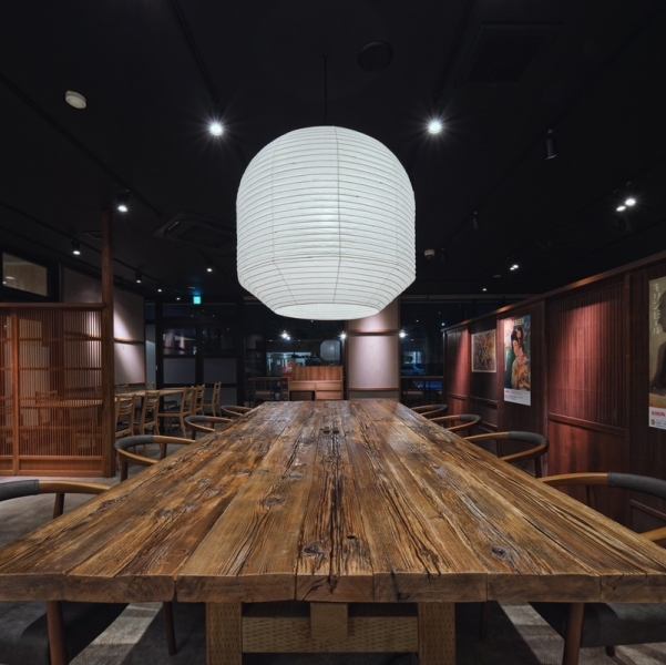 Why not enjoy your meal and local sake at the spacious counter seats that even one person can use comfortably? The stylish space is perfect for dates, anniversaries, and more. You can have a great time.