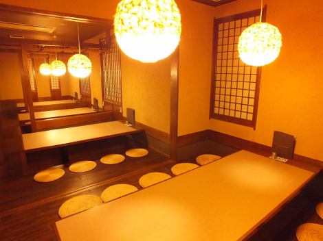 A modern banquet hall that is particular about the interior, such as bonbon-shaped lighting and digging. The fashionable space Anyone, young or old, can enjoy a relaxing time. It's open from 17:30, so it's perfect for enjoying a meal on your way home from work.