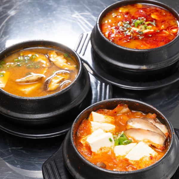 [Our recommendation!] 3 types of piping hot stew! 990 yen each