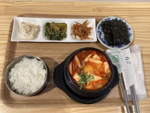 スンドゥブチゲ定食税込1000円