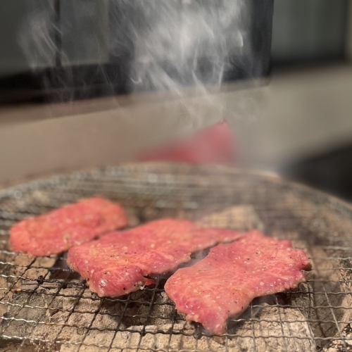 Enjoy authentic yakiniku with binchotan charcoal!