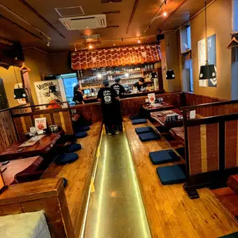 お店全体を貸し切って、最大60名様までの大規模なご宴会が可能です！会社宴会や歓送迎会はもちろん、結婚式の二次会や、ご友人・ご家族を大勢集めた誕生日パーティーなど、特別な日を大人数で派手に盛り上げたい時に最適◎詳細な人数やご予算、演出等はお電話にてお気軽にお問い合わせ下さい