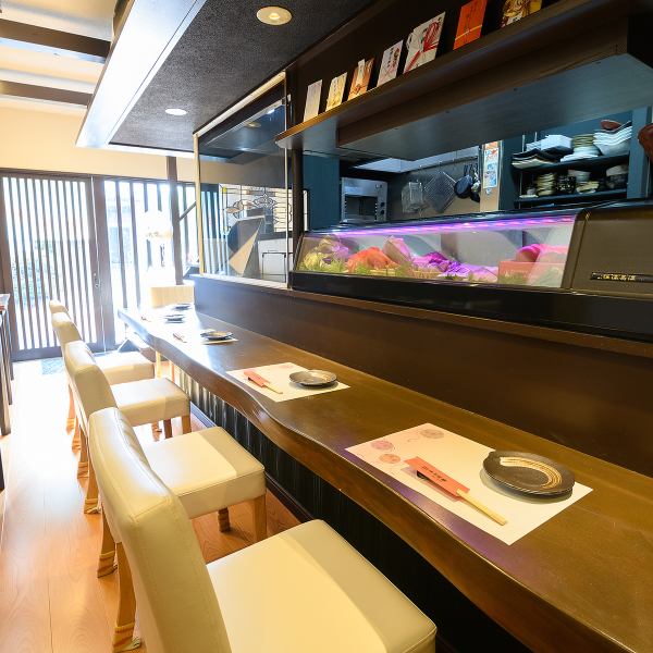 [Recommended for one person♪] The counter seats are close to the staff, so you can enjoy conversation while eating! Feel free to visit us after work♪