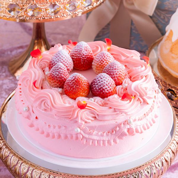 細かなところまで遊び心満載。至る所に様々なデコレーションがされたスイーツビュッフェでは、まるで別世界へ入り込んだような感覚をお楽しみいただけます。お子様から大人の方までみなさまにおすすめです。