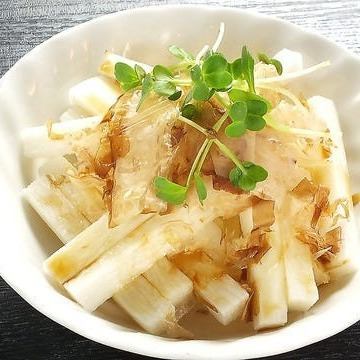 Yam slices / spicy cucumber