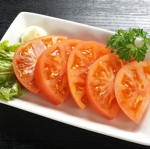 Chilled tomatoes / Hiyayakko / Pickled radishes