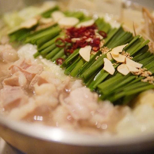[Rokuzo]以内脏火锅、肉类菜肴、使用鲜鱼的菜肴以及使用国产和牛的特色单品而广受欢迎。