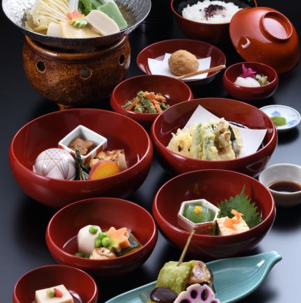 Vegetarian Kaiseki Course: 8,800 yen