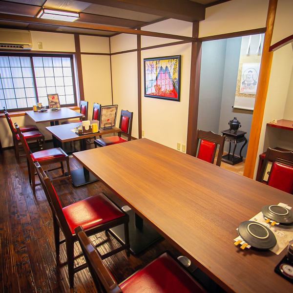 [Table seats] Up to 32 people can enjoy it !! We have table seats for 2 people or more.Each table is spaced so you can enjoy your meal with confidence.
