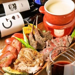 享受肉和起司♪非常滿足的肉火鍋套餐4,500日圓（2.5小時無限暢飲+10道菜）