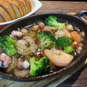 海鮮ミックスアヒージョ