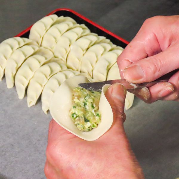 じょ居の隠れ人気メニュー手作り餃子550円
