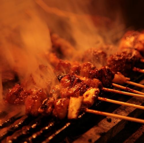 一本一本炭火で丁寧に焼き上げ鶏本来の旨味を活かした焼鳥☆セットでも単品でもご注文いただけます！