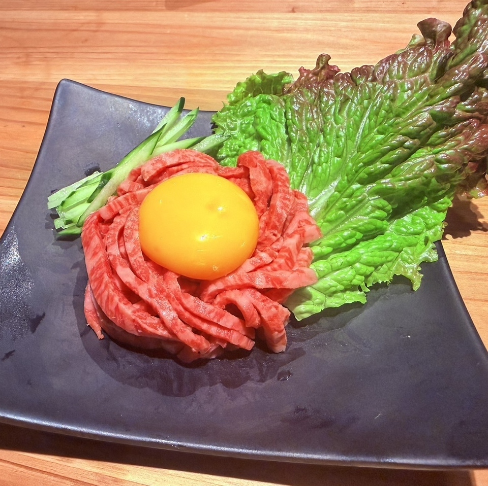 生食用認定店!口でとろける絶品ユッケや肉寿司をご堪能あれ