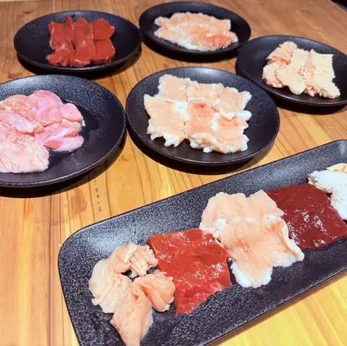 卸直営だからこその新鮮ホルモン!