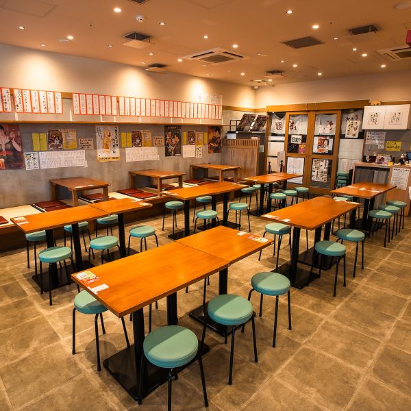 【宴会・歓送迎会・同窓会などに！】当店では飲み放題コースをご用意してますので、宴会や歓送迎会でのご利用も可能です。180分飲み放題付きですので、ゆったりしながら美味しい餃子とお酒を楽しめます。追加料金で生ビール追加も可能！ぜひお気軽にお電話かリクエスト予約にてご相談ください。