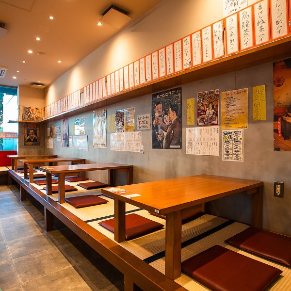 【座敷席もご用意！ゆったり過ごせます。】座敷席もご用意してますので、ゆったりくつろぎたい方にもおすすめです。カウンター・テーブル席もございますので、お好きなシーンでお使いいただけます。宴会はもちろん、家族連れや少人数での飲み会など、様々なシーンにぴったりです。お気軽にお越しください。