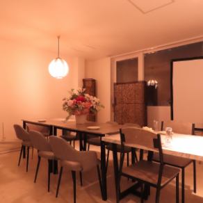 28명까지 점내 전세・개인실에서 안내 가능합니다.소수인 경우는 당일 코스나 예약 상황에 따라 전세・개인실 이용이 가능합니다.