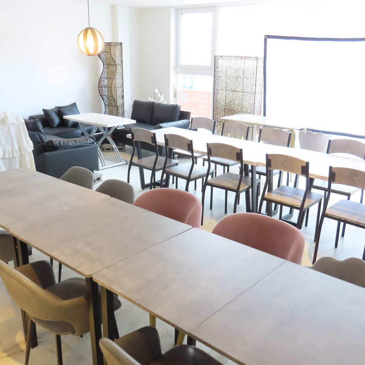 スクリーン、プロジェクターも完備!