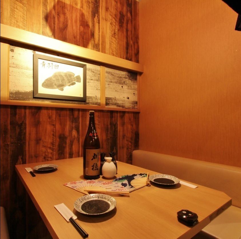 Enjoy a relaxing drink in a space where you can feel the warmth of calm wood.