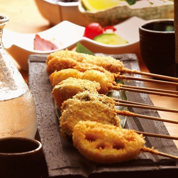 [Freshly fried skewers that we are proud of] You can enjoy carefully selected deep-fried skewers that are fried one after another by a craftsman at a reasonable price.