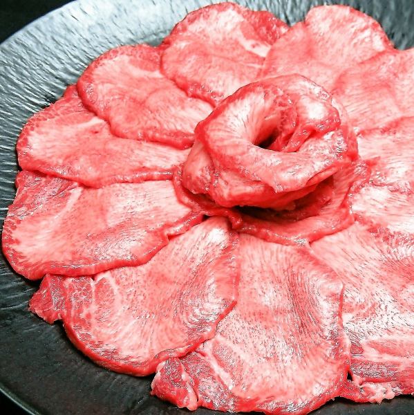 【厳選牛】目利きの店主が仕入れる素材はどれも一級品です。