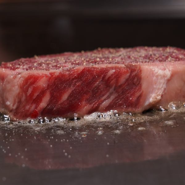 ＼＼お肉をがっつり食べたい方にお勧め／／サーロインステーキ！！ 100g 2860円