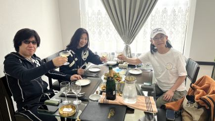 【小团体包场,不含烧烤】2 小时私人包场,包含无限畅饮、六道菜牛排和砂锅饭套餐,全部由我们的主厨精心烹制。