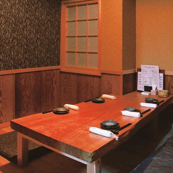 【接待や記念日◎】完全個室で木を基調としたプライベート空間でお愉しみ頂ける個室も数多くご用意。大切な接待~同僚やご友人とプライベートの飲み会迄お気軽にご利用下さい。