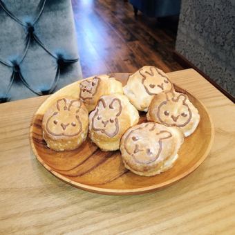 ふっくらうさぎスコーン(クロテッドクリーム&ジャム)