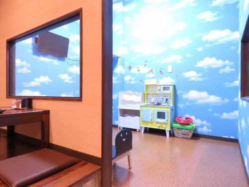 A tatami room, a kids' space, and a large parking lot are also available!