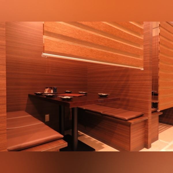 Even if you are a small group, we have blinds so you can avoid making eye contact with other customers! You can enjoy yourself without worrying about those around you in our private room-style table seats, so you can relax even if you are in secret.We also have small banquets available for up to 20 people! We provide high chairs and diaper changing beds. You can also bring your own baby food. We look forward to your visit to Torikaraya Takada! [20 parking spaces available]