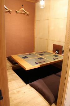 個室のお部屋です。カップルでのご利用もおススメです!ゆったりとお食事でもいかがですか?