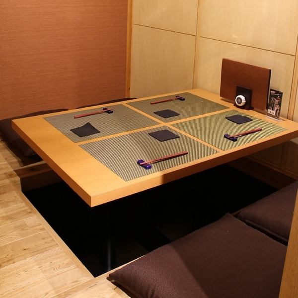 和モダンを重きを置いた空間でございます。落ち着いた空間は大事な時間を演出いたします。また個室なども完備しておりますので、大事なお話をしたいお客様やお子様連れのお客様も大歓迎でございます。