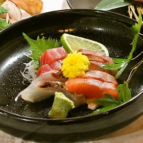 신선도 발군! 제철 생선 요리를 제공합니다.