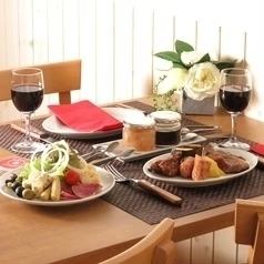 ■【平日ランチ女子会限定2.5時間】食べ放題＆ソフトドリンク飲み放題＆デザート付き3,500円