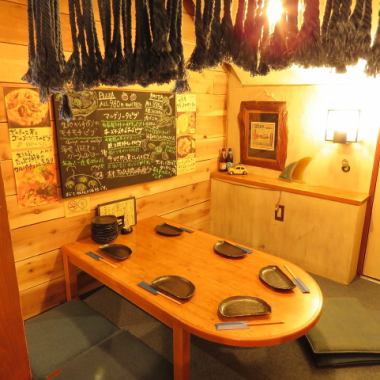 The Marui Okomori Private Room can be used by 5 or 6 people to enjoy cooking and chatting slowly.In addition, please enjoy various fun spaces such as loft seats, old folk house-style private rooms, and counter seats.