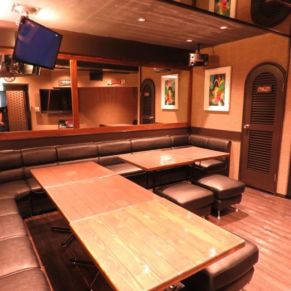 【With karaoke · Completely private room ♪】 Private room with karaoke available in B1, available for 10 ~ 20 people ◎ Use after 2F restaurant use 500 yen discount ☆ Karaoke use fee: with one drink · 2H : 2,500 yen / drinks with unlimited items · 2H: 3,000 yen) ☆ ★ Sparkling wine service coupon posting ★ ☆ Private room use with meal only costs 3000 yen for private room.