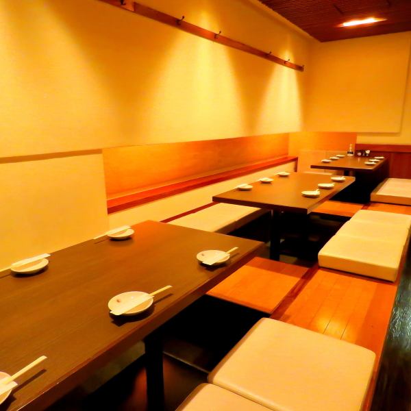 On the 2nd floor, we have prepared a Japanese digging space where you can relax and relax with calm lighting! Roll curtains can be used for private rooms! Various company banquets, joint parties, girls-only gatherings and drinking parties Up to 20 people are OK ◎ We also have a couple seat that is perfect for a date, so you can spend a relaxing time side by side ♪