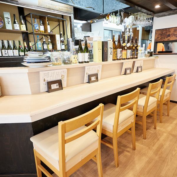 [Recommended for solo customers!] We have a counter where you can watch the food being prepared right in front of you! The staff are all friendly, so please enjoy today's recommendations and small talk. Enjoy a relaxing moment.