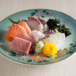 Today's carefully selected sashimi assortment (1 portion)